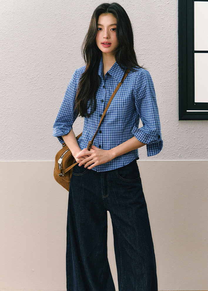 Women’s relaxed dark denim pants with an extra-wide silhouette