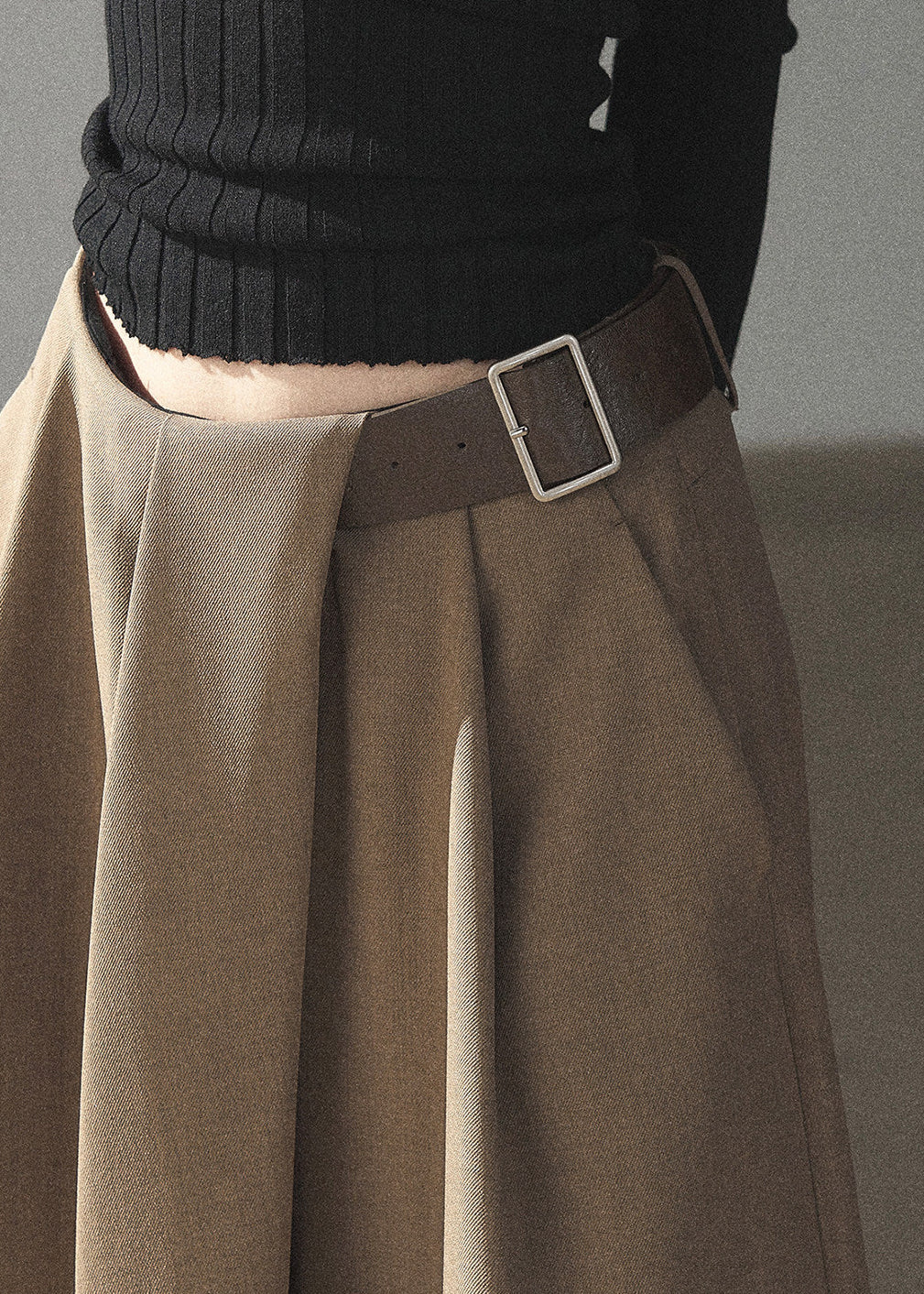 Loose BF-style wide-leg pants in warm beige