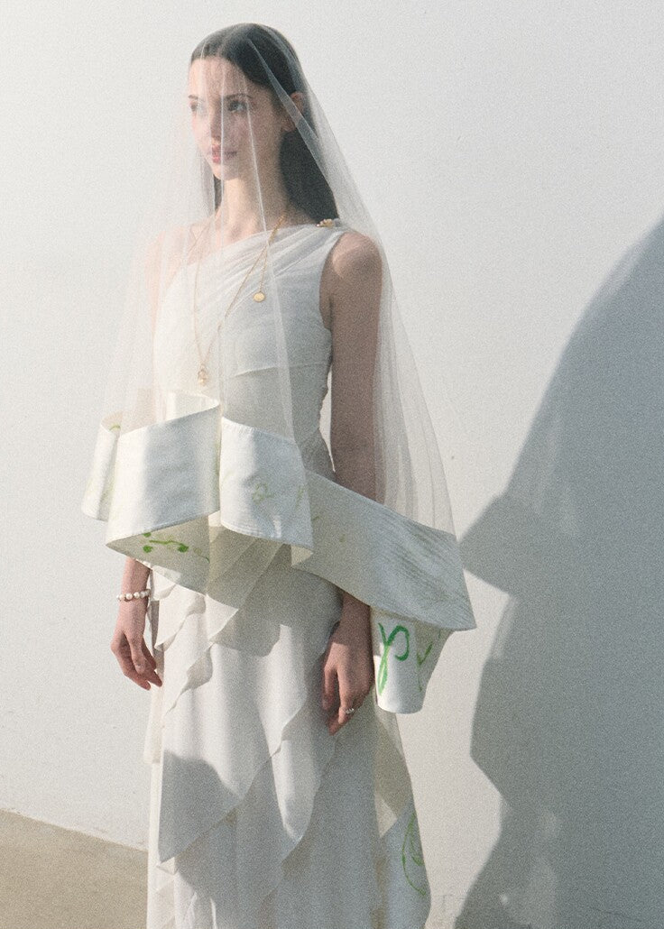 White waist-defining maxi dress with tiered ruffles
