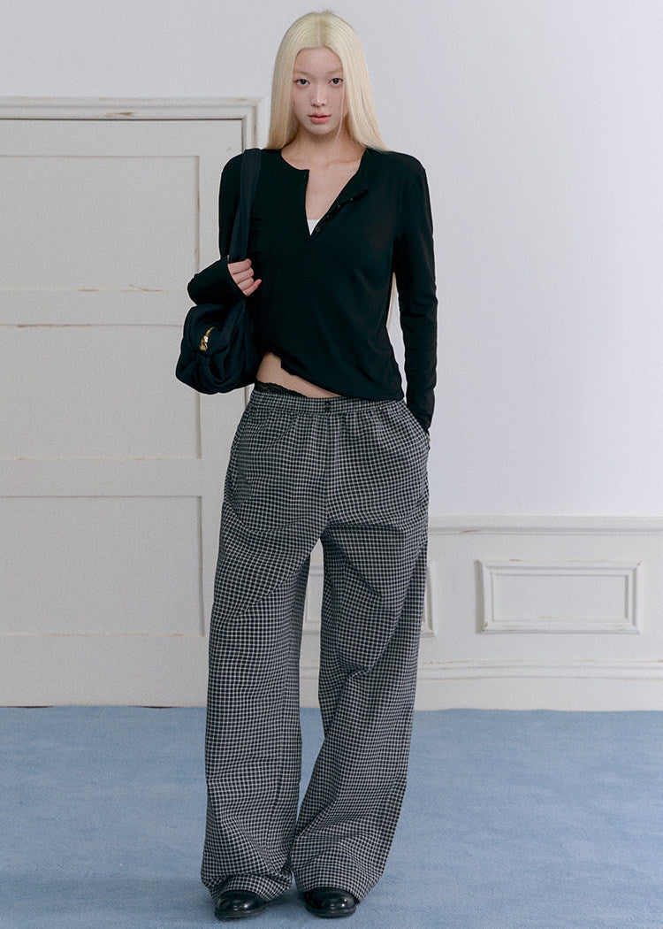 Women’s gray plaid loose straight-leg pants with an elastic waist