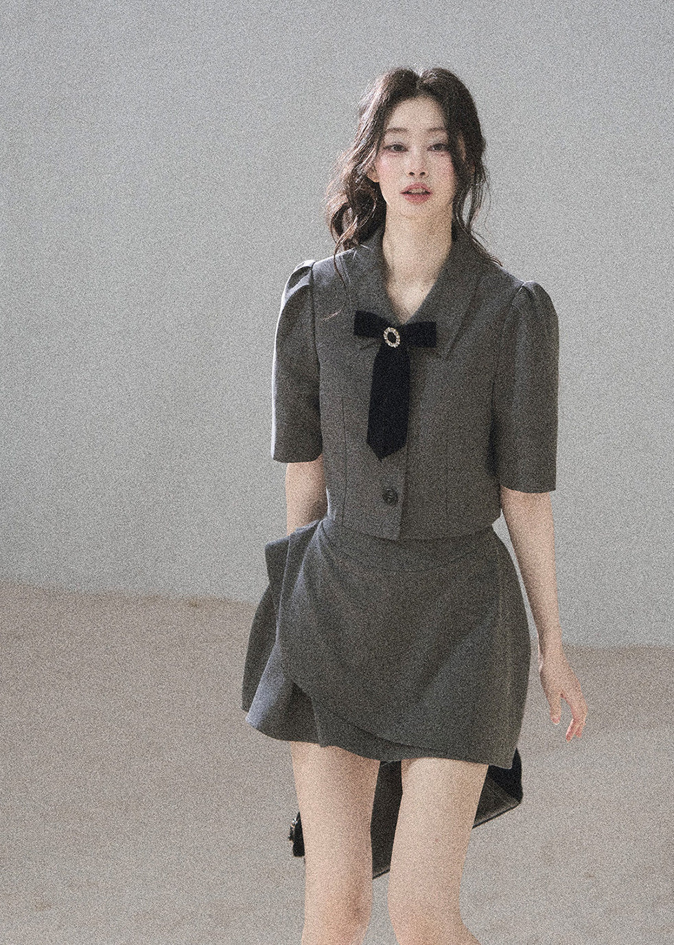 Cropped short-sleeve blazer featuring a jeweled velvet bow