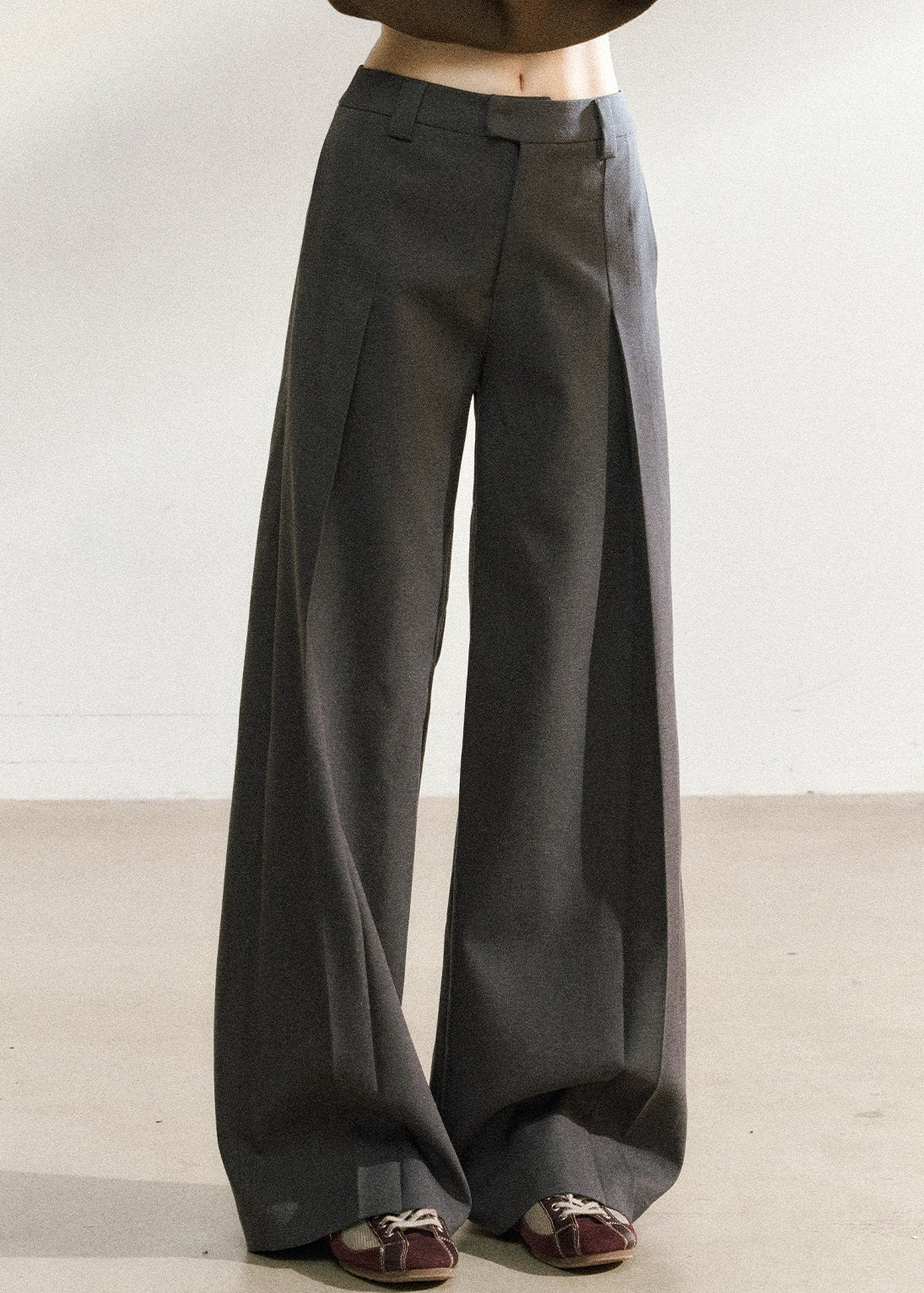 Korean-style dark gray tailored wide-leg trousers