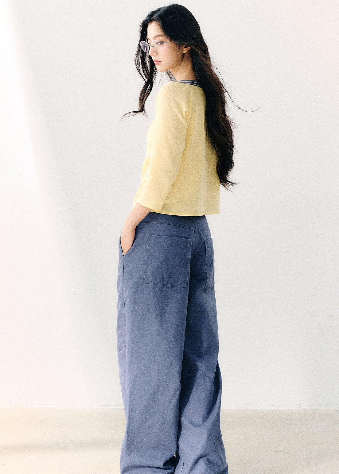 Women’s loose blue twill pants in 100% cotton