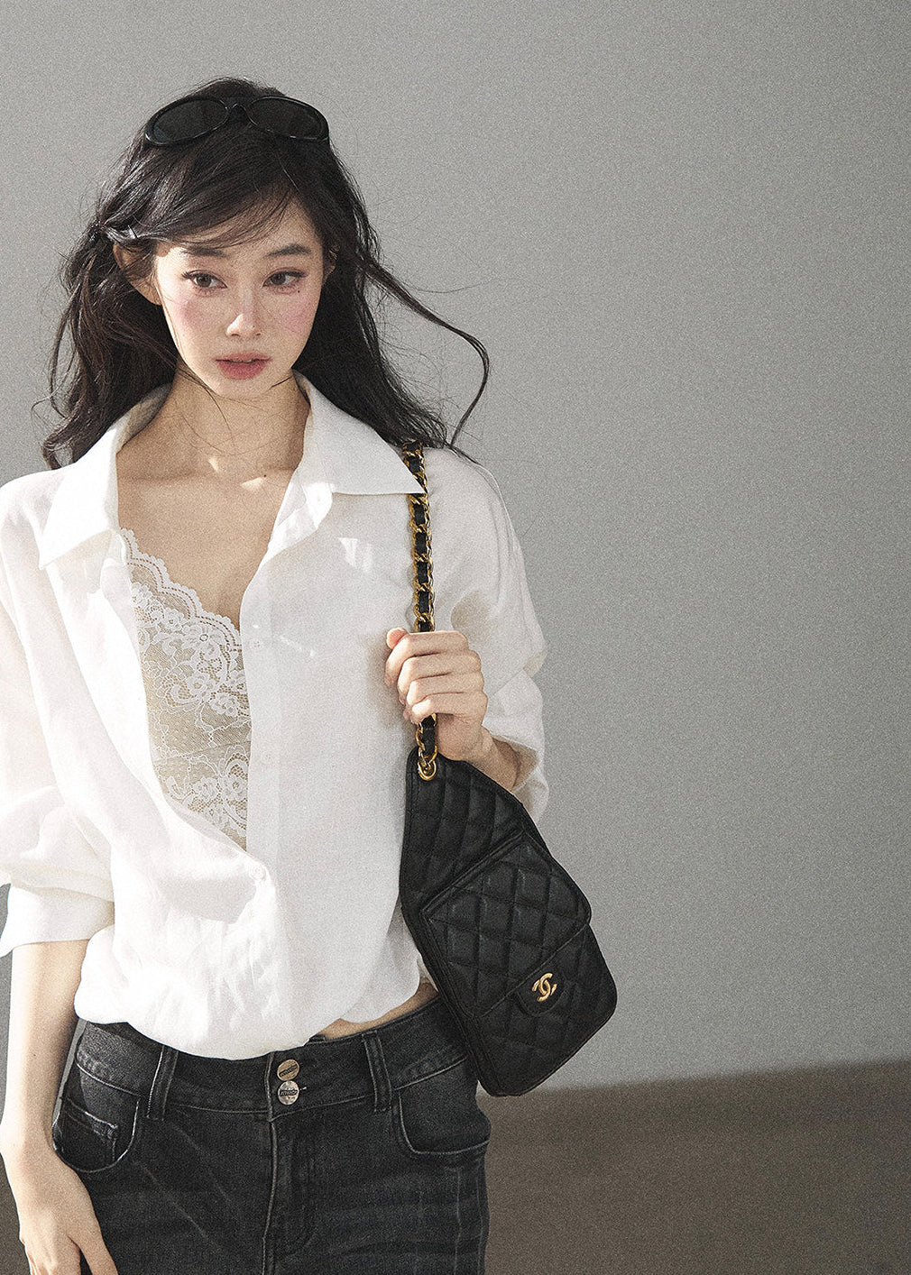 Elegant white commuter shirt with lace front