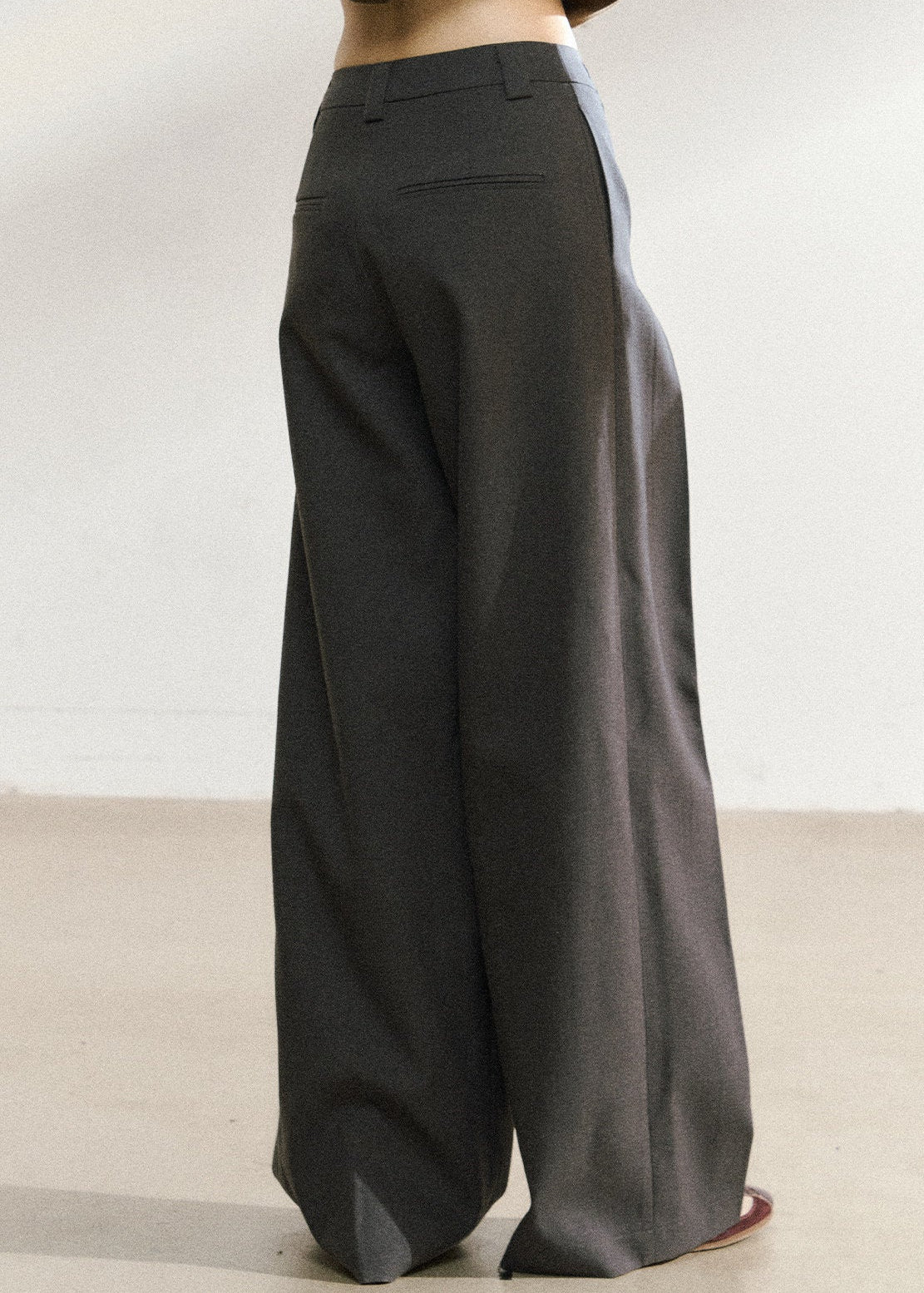 Korean-style dark gray tailored wide-leg trousers
