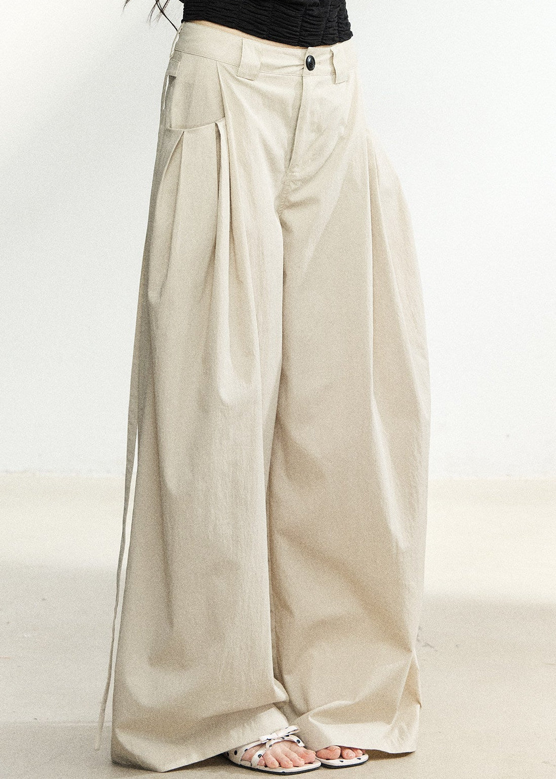 Korean-style wide-leg trousers with dimensional side panels