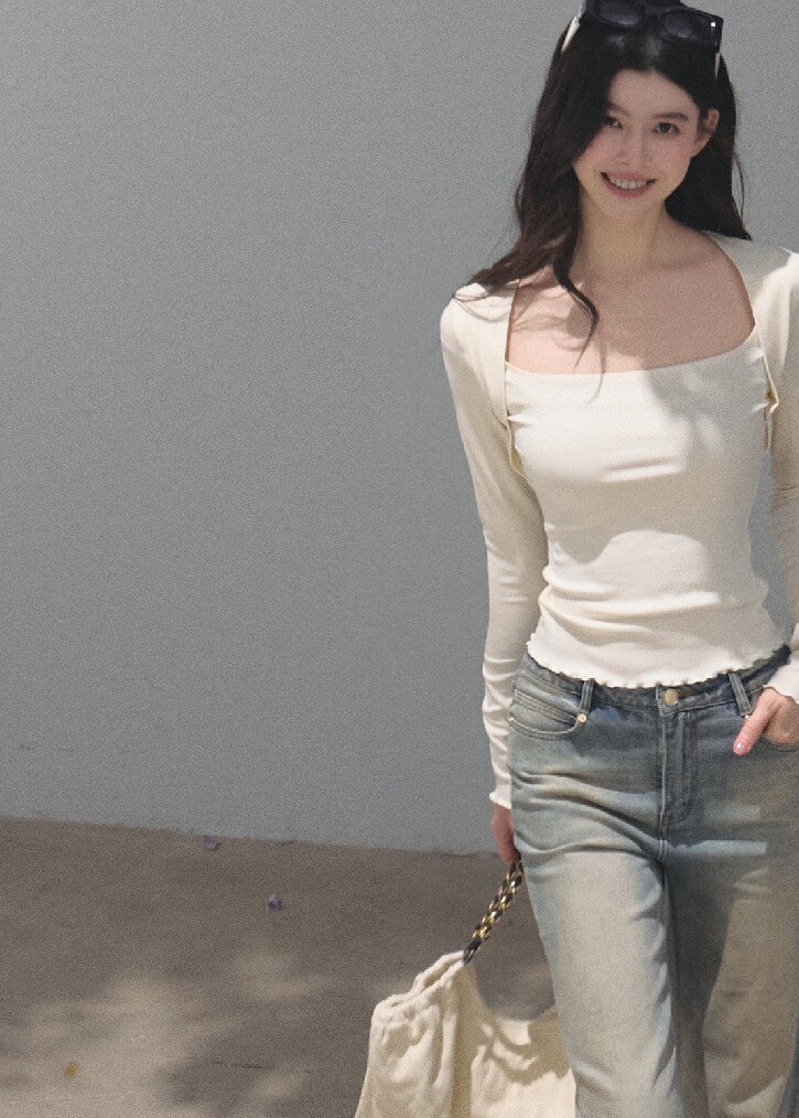 Fitted cream long-sleeve T-shirt styled with washed denim