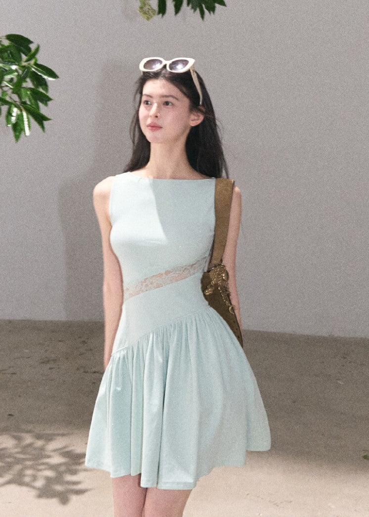 Feminine stretch dress with lace patchwork waist