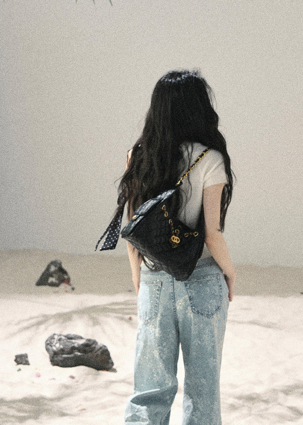 Romantic light-wash jeans with an all-over floral design
