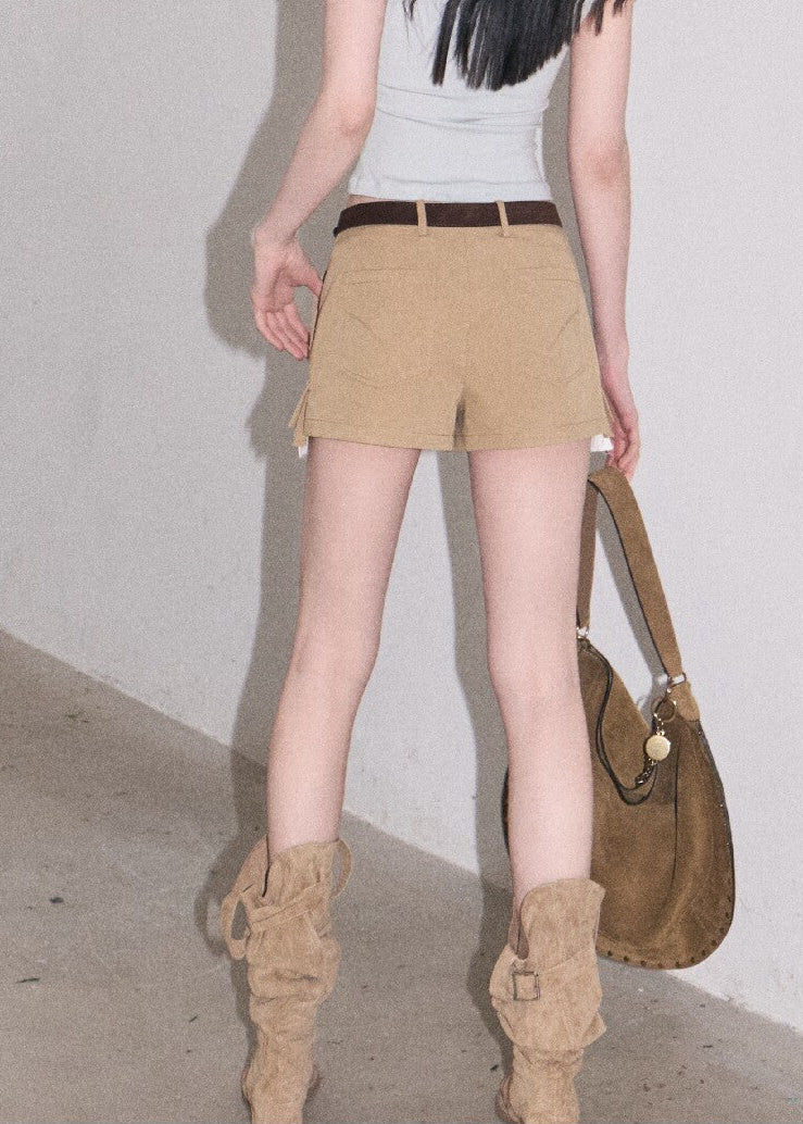 Neutral summer shorts with a relaxed mini fit