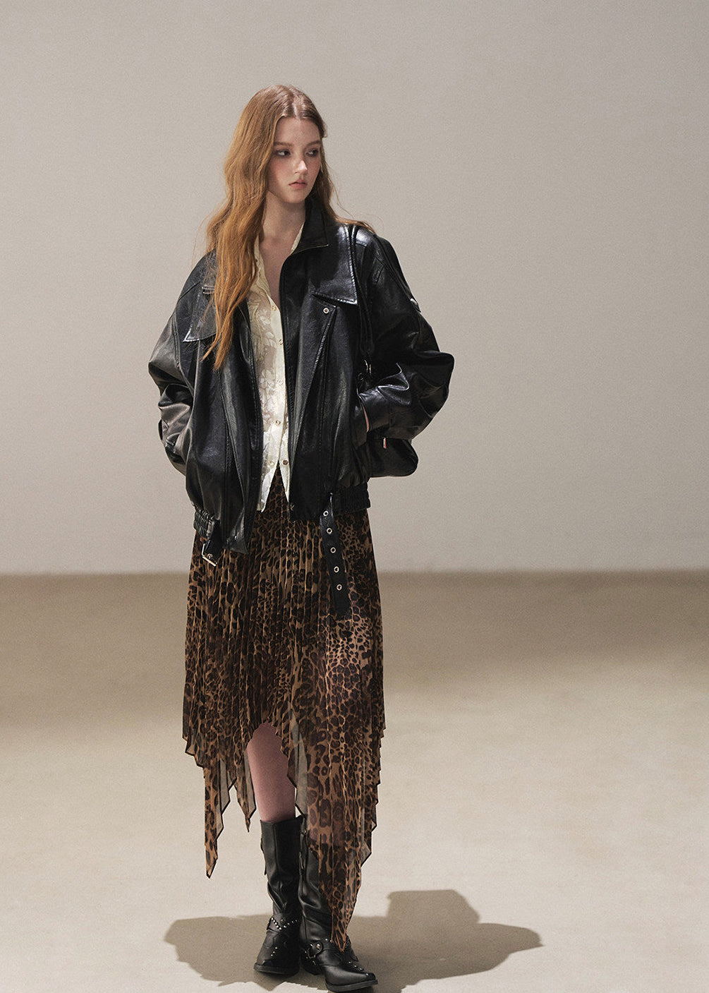 Stacked pleats leopard skirt for autumn styling