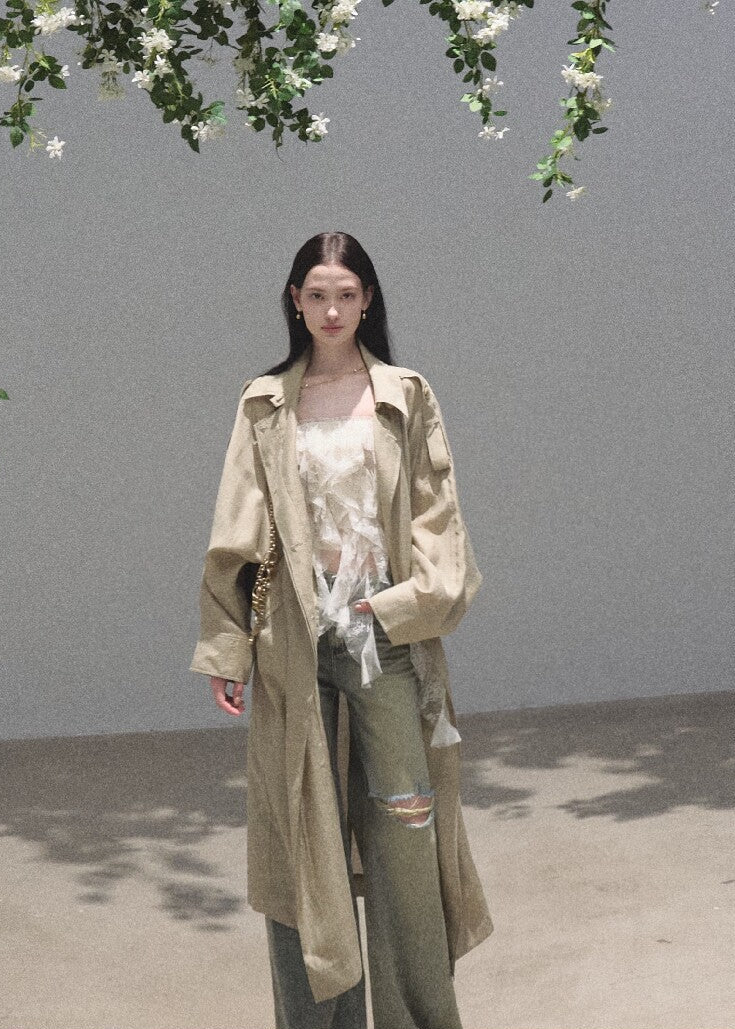Pure cotton distressed jeans featuring a loose wide-leg silhouette