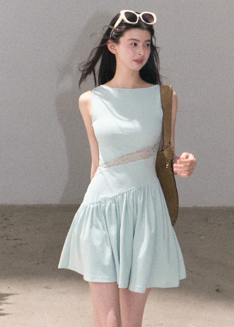 Feminine stretch dress with lace patchwork waist