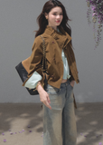Woman wearing a lilac cropped cotton shirt with folded sleeves