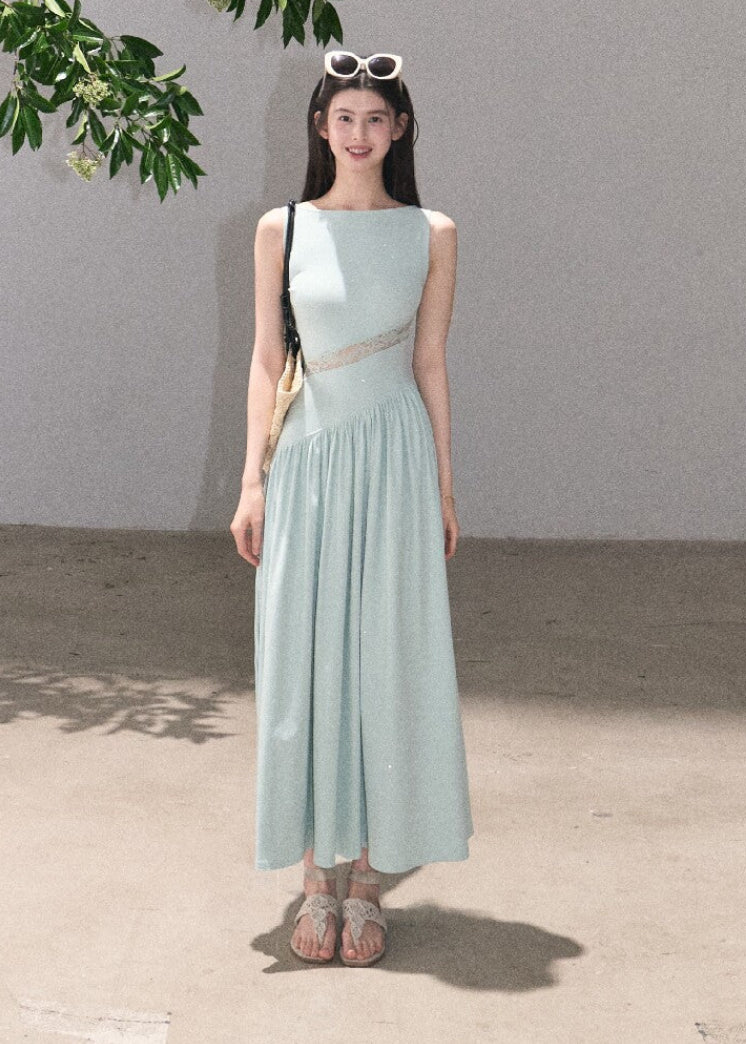 Feminine stretch dress with lace patchwork waist