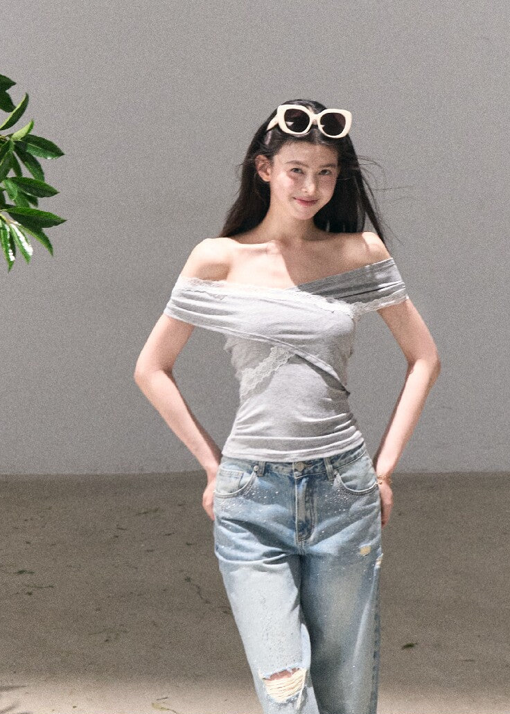 Relaxed cotton denim jeans with ripped knee detail