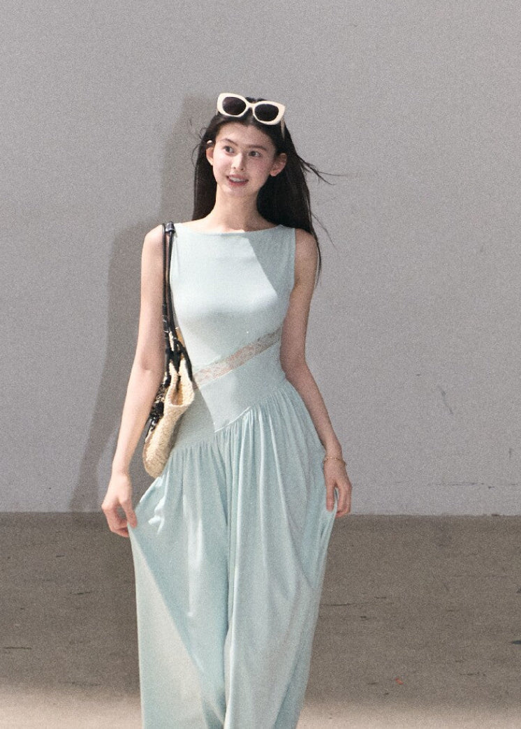 Feminine stretch dress with lace patchwork waist