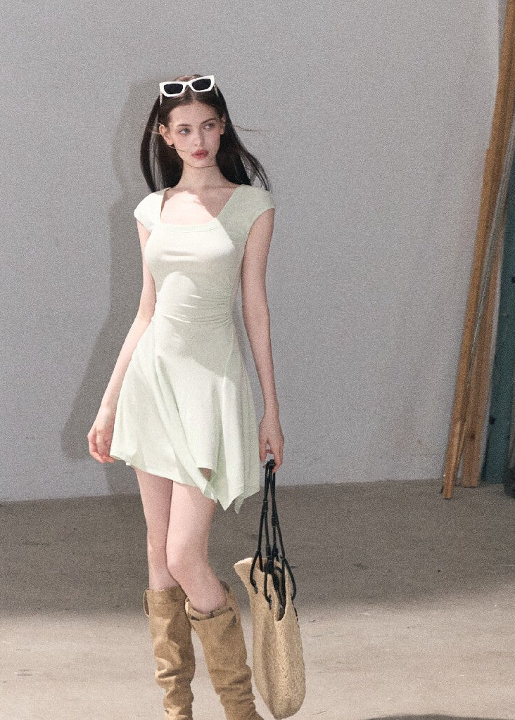 Elegant sleeveless dress available in short and long lengths