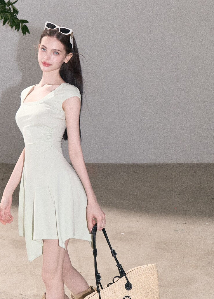 Elegant sleeveless dress available in short and long lengths